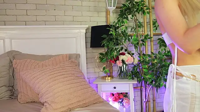 EmillyBronte online show from March 6, 2026, 8:26 pm