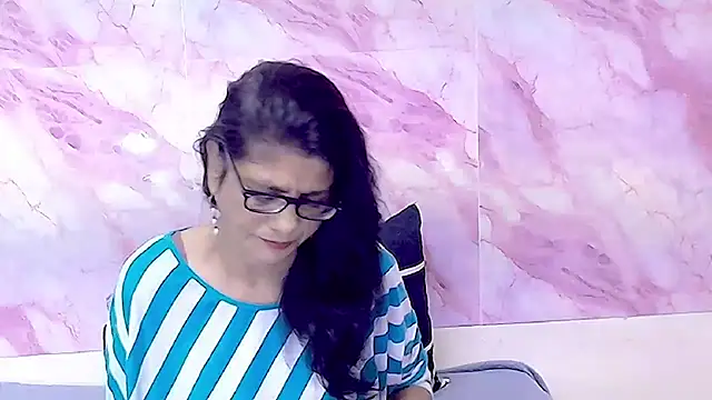 IndianAllure online show from October 17, 2025, 6:06 am