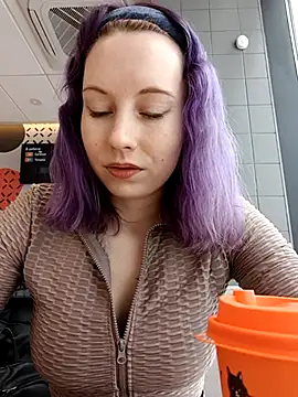 Frost foxy online show from February 12, 2025, 9:42 am