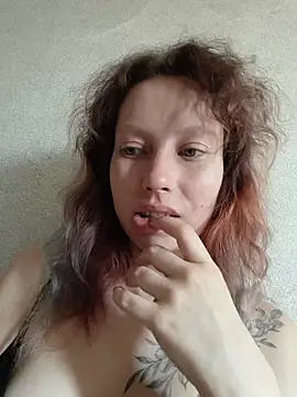 Snapshot of Frost_foxy chatting on May 28, 2026, 4:20 am Frost foxy online show from May 28, 2026, 4:20 am