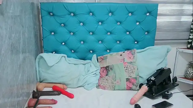 MAARYMOON online show from March 18, 2025, 4:17 pm