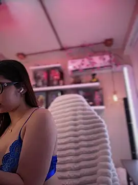 Snapshot of Zoe_Bae chatting on April 12, 2026, 10:24 pm Zoe Bae online show from April 12, 2026, 10:24 pm