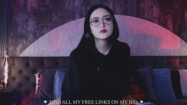 Snapshot of Charlotte_Germanotta_ chatting on March 31, 2026, 7:27 pm Charlotte Germanotta online show from March 31, 2026, 7:27 pm