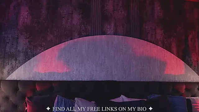 Snapshot of Charlotte_Germanotta_ chatting on April 1, 2026, 7:33 pm Charlotte Germanotta online show from April 1, 2026, 7:33 pm