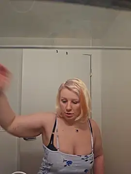 Snapshot of NikiFm chatting on February 19, 2026, 5:37 am NikiFm online show from February 19, 2026, 5:37 am