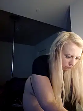 Snapshot of NikiFm chatting on February 10, 2026, 9:41 am NikiFm online show from February 10, 2026, 9:41 am