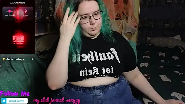 JannetPie online show from October 21, 2025, 9:14 pm