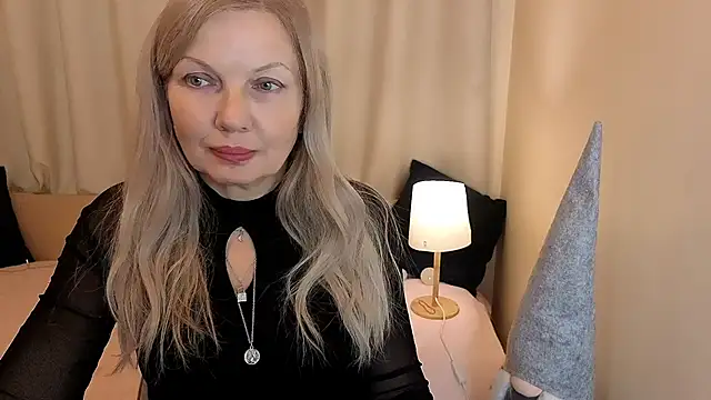 Abby Moore  online show from December 20, 2025, 7:44 am