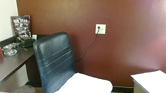 mycock2474u online show from November 3, 2025, 5:12 am