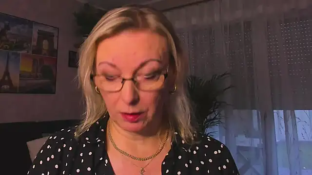 vanessa chat online show from November 25, 2025, 2:17 pm