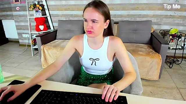 SusanSmit online show from October 4, 2025, 6:53 pm