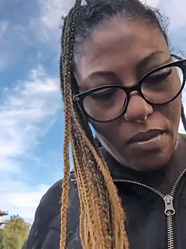 Snapshot of DarkDea chatting on December 5, 2025, 12:48 pm DarkDea online show from December 5, 2025, 12:48 pm