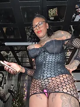 Snapshot of DarkDea chatting on January 6, 2026, 4:22 pm DarkDea online show from January 6, 2026, 4:22 pm