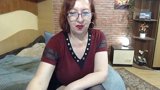 EvelyneFlirtyMilf online show from April 24, 2026, 4:36 am