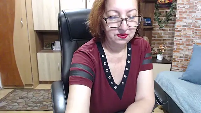 Snapshot of EvelyneFlirtyMilf chatting on April 2, 2026, 5:03 am EvelyneFlirtyMilf online show from April 2, 2026, 5:03 am