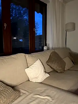 EllaMae online show from November 4, 2025, 4:11 pm