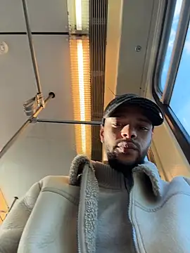 Snapshot of Lionayowe chatting on April 15, 2026, 4:44 pm Lionayowe online show from April 15, 2026, 4:44 pm