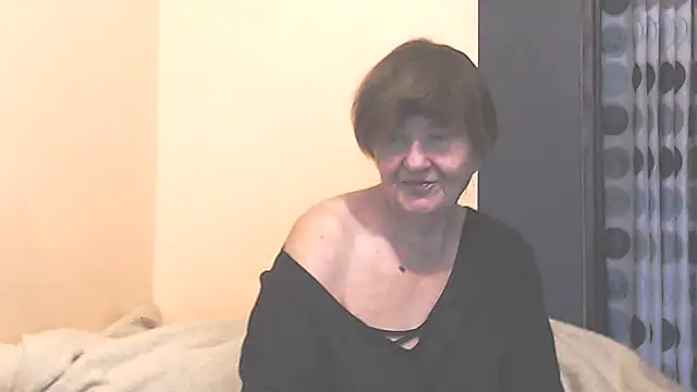 Snapshot of MioritaHard chatting on November 11, 2025, 11:38 am MioritaHard online show from November 11, 2025, 11:38 am