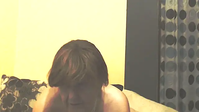 Snapshot of MioritaHard chatting on November 17, 2025, 9:19 pm MioritaHard online show from November 17, 2025, 9:19 pm