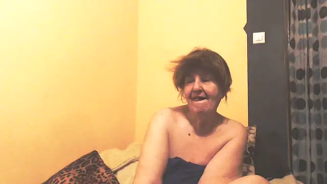 Snapshot of MioritaHard chatting on April 15, 2026, 8:42 pm MioritaHard online show from April 15, 2026, 8:42 pm