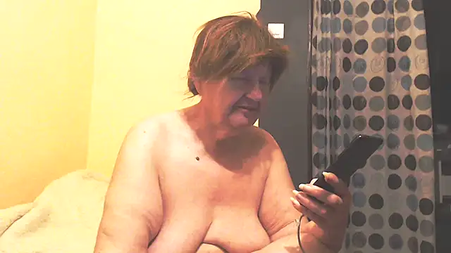 Snapshot of MioritaHard chatting on April 6, 2026, 9:38 pm MioritaHard online show from April 6, 2026, 9:38 pm