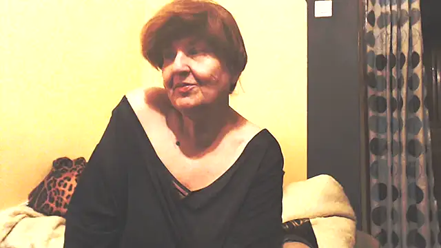 Snapshot of MioritaHard chatting on April 19, 2026, 7:05 pm MioritaHard online show from April 19, 2026, 7:05 pm