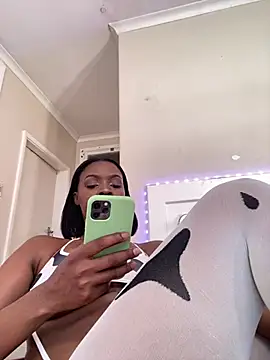 LuciousLips96 online show from May 9, 2026, 9:12 am