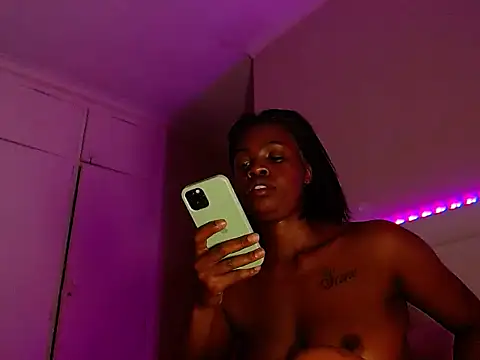 LuciousLips96 online show from May 11, 2026, 4:04 pm