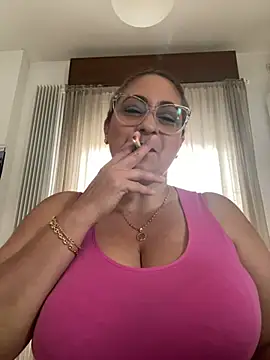 Snapshot of x_elena_x chatting on March 12, 2025, 12:15 pm x elena x online show from March 12, 2025, 12:15 pm