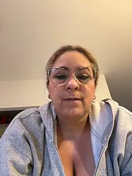 Snapshot of x_elena_x chatting on January 31, 2025, 7:50 am x elena x online show from January 31, 2025, 7:50 am