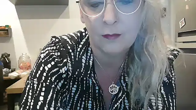 lilie69 online show from November 13, 2025, 5:50 pm