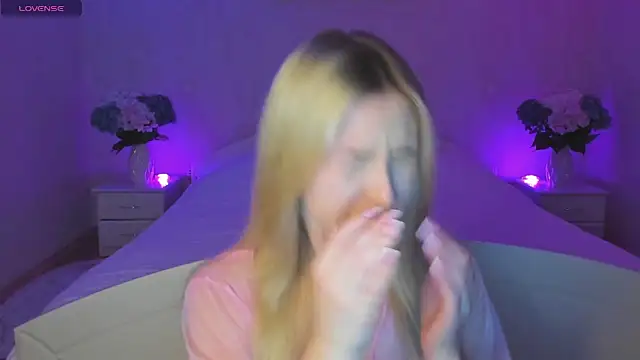 AnnaCarrera online show from September 17, 2025, 6:21 pm