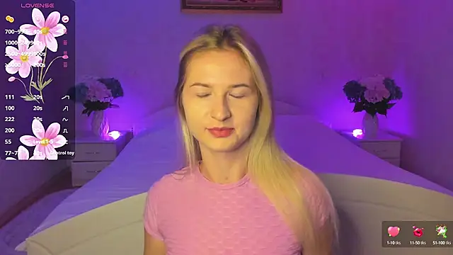 AnnaCarrera online show from September 30, 2025, 6:25 pm