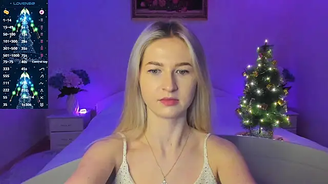 AnnaCarrera online show from December 17, 2025, 8:58 pm