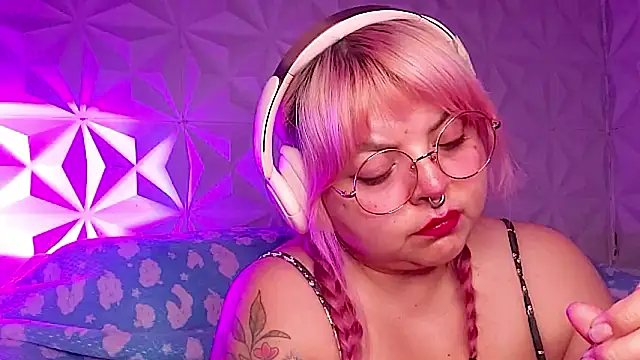 Snapshot of Satyn_doll chatting on March 5, 2026, 12:29 am Satyn doll online show from March 5, 2026, 12:29 am