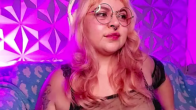 Snapshot of Satyn_doll chatting on April 4, 2026, 12:50 am Satyn doll online show from April 4, 2026, 12:50 am