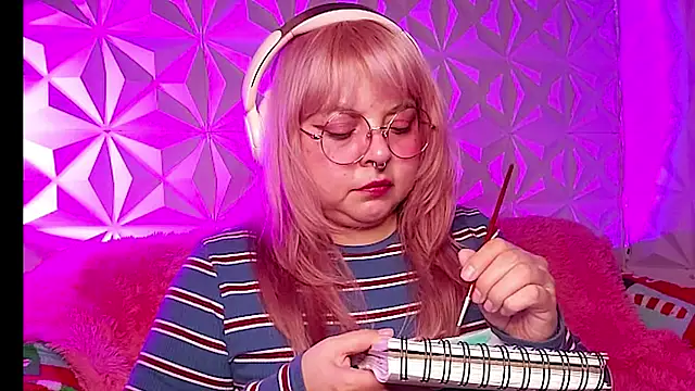 Snapshot of Satyn_doll chatting on January 15, 2026, 1:31 am Satyn doll online show from January 15, 2026, 1:31 am