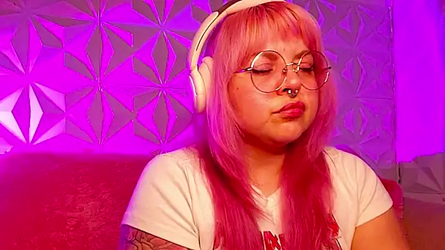 Snapshot of Satyn_doll chatting on February 20, 2026, 12:29 am Satyn doll online show from February 20, 2026, 12:29 am