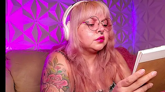 Snapshot of Satyn_doll chatting on February 4, 2026, 11:11 pm Satyn doll online show from February 4, 2026, 11:11 pm