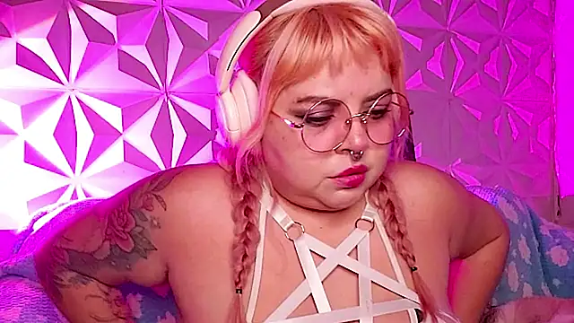 Snapshot of Satyn_doll chatting on April 2, 2026, 9:54 pm Satyn doll online show from April 2, 2026, 9:54 pm