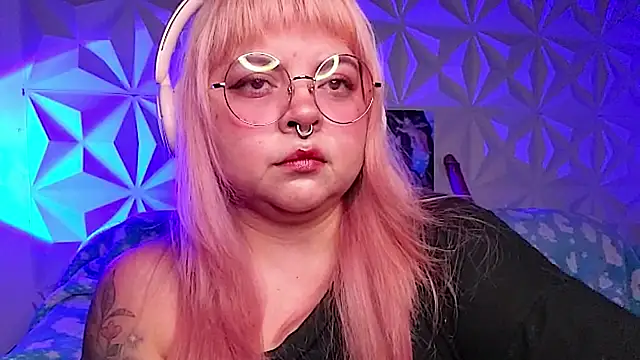 Snapshot of Satyn_doll chatting on April 16, 2026, 12:44 am Satyn doll online show from April 16, 2026, 12:44 am