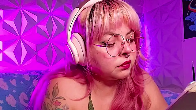 Snapshot of Satyn_doll chatting on March 8, 2026, 9:40 pm Satyn doll online show from March 8, 2026, 9:40 pm