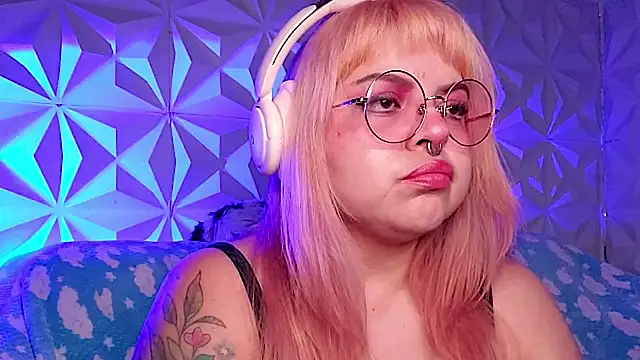 Snapshot of Satyn_doll chatting on March 31, 2026, 12:01 am Satyn doll online show from March 31, 2026, 12:01 am