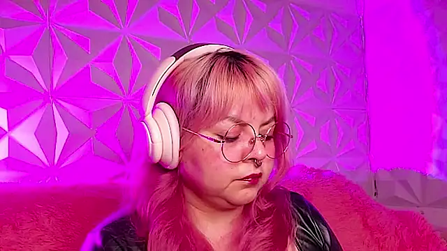 Snapshot of Satyn_doll chatting on February 24, 2026, 11:38 pm Satyn doll online show from February 24, 2026, 11:38 pm