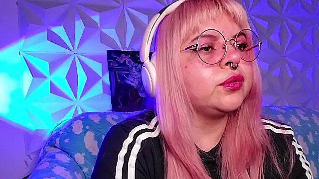 Snapshot of Satyn_doll chatting on April 15, 2026, 12:16 am Satyn doll online show from April 15, 2026, 12:16 am