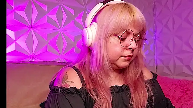 Snapshot of Satyn_doll chatting on February 8, 2026, 2:20 am Satyn doll online show from February 8, 2026, 2:20 am