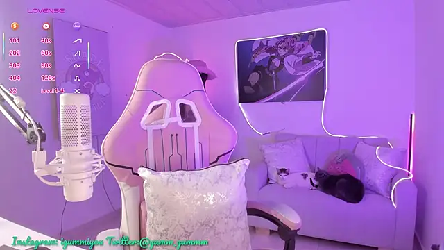 cute catlyn online show from November 19, 2025, 2:17 pm