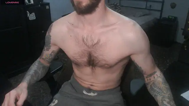 Snapshot of SexxxyLouis chatting on December 17, 2025, 8:36 pm SexxxyLouis online show from December 17, 2025, 8:36 pm