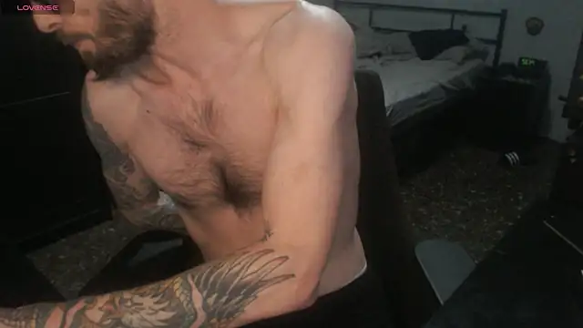 Snapshot of SexxxyLouis chatting on December 22, 2025, 1:33 pm SexxxyLouis online show from December 22, 2025, 1:33 pm