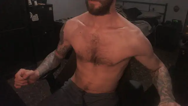 Snapshot of SexxxyLouis chatting on January 10, 2026, 9:43 pm SexxxyLouis online show from January 10, 2026, 9:43 pm